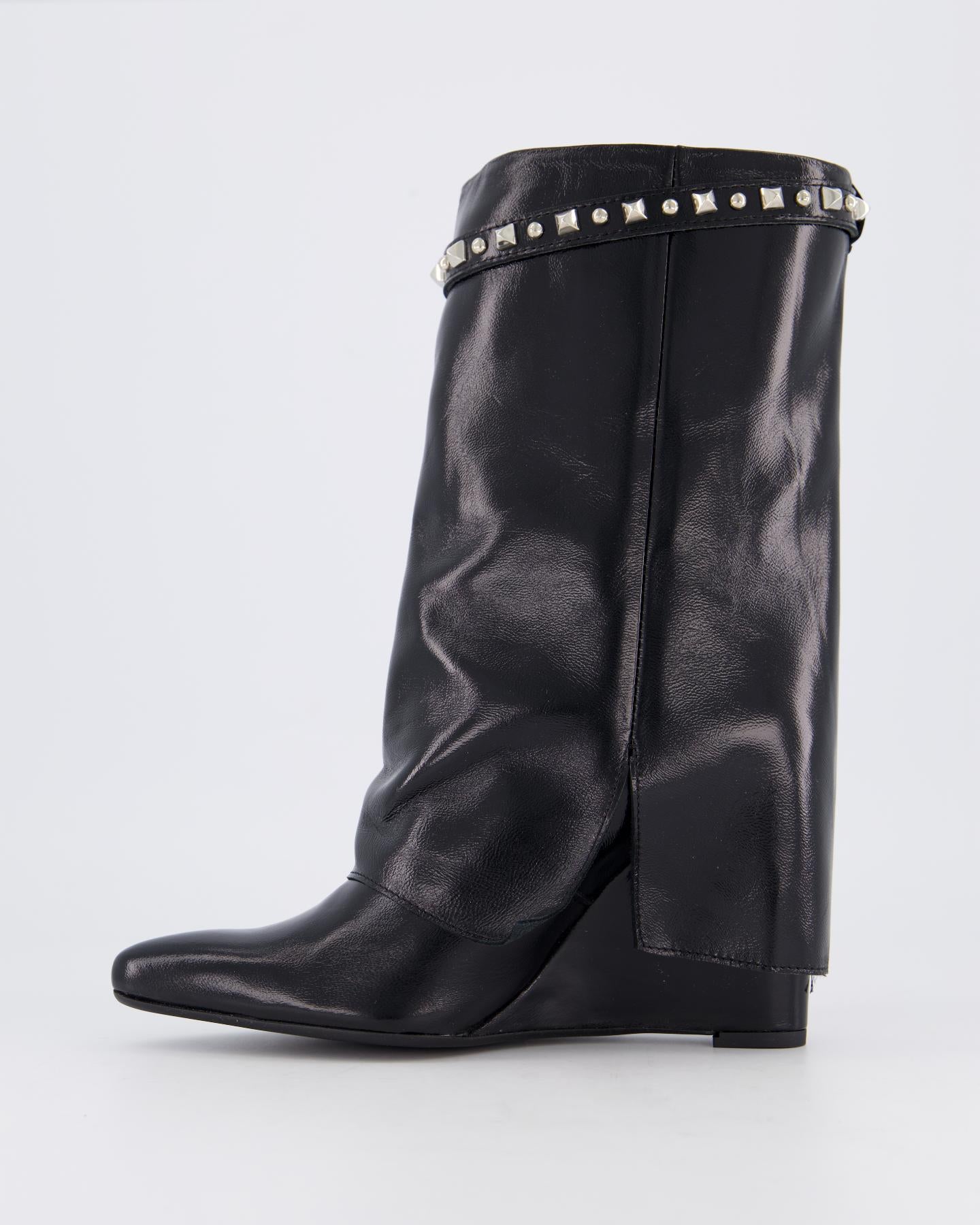 Dames Studded Shiny Leather Wedge
