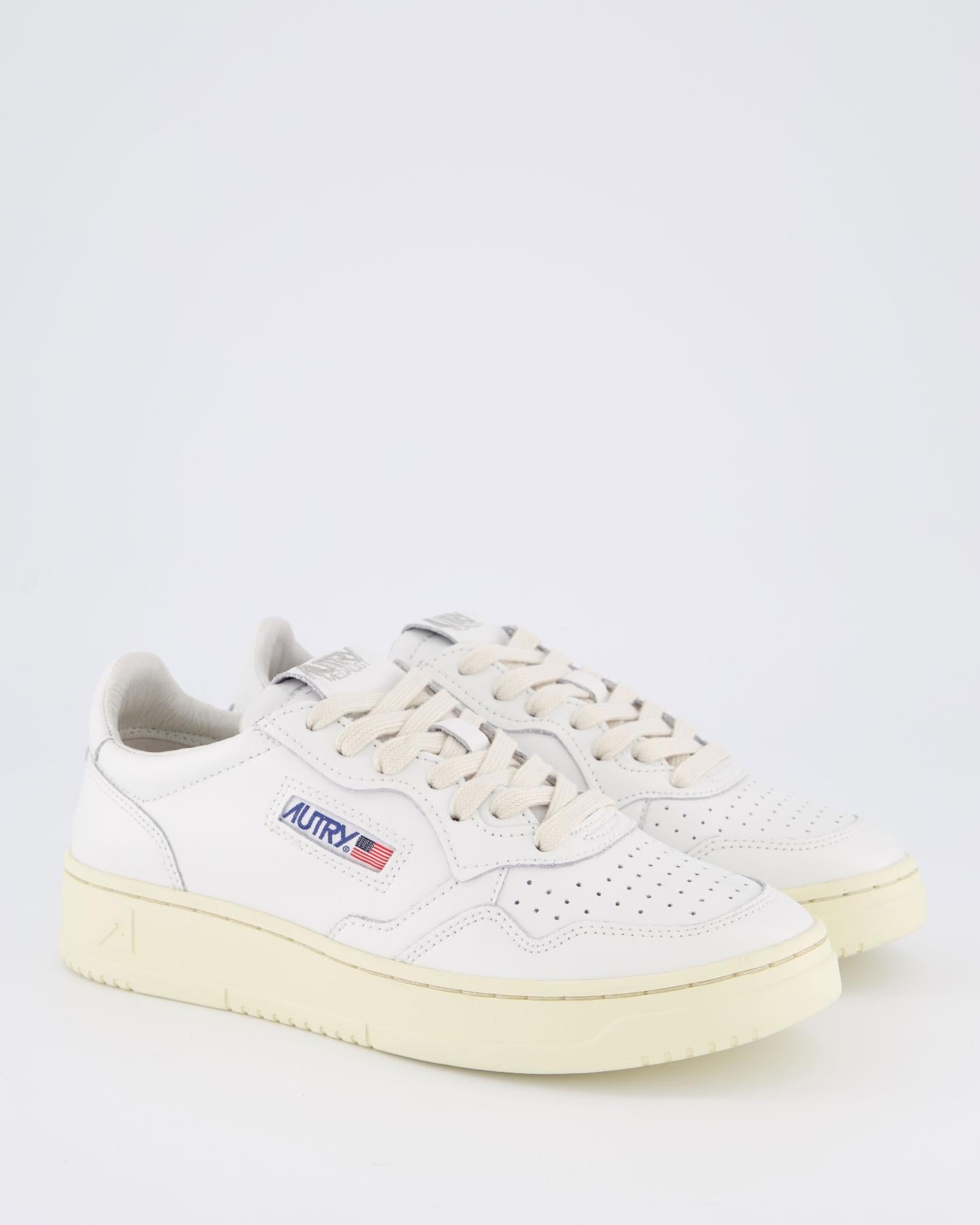 Women 01 Low White