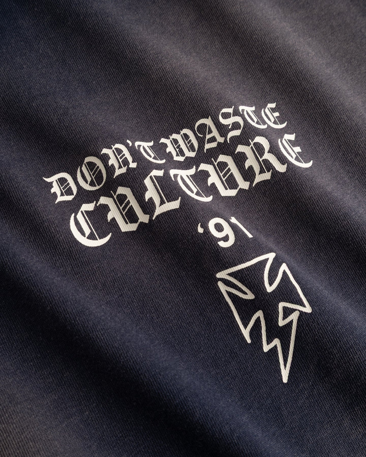 Don't Waste Culture Heren T-shirt met verwassen marine effect Blauw - Eleganza.nl
