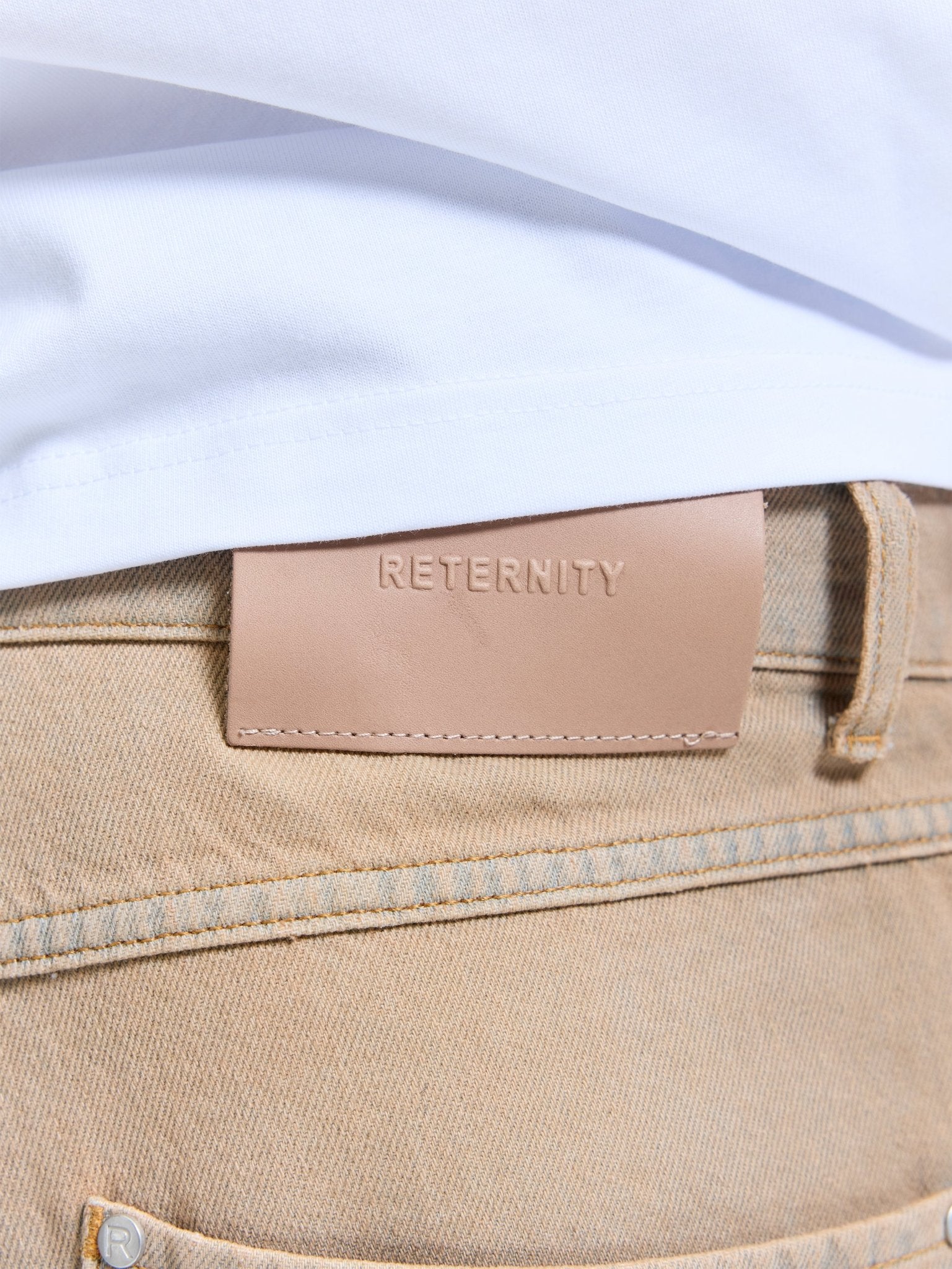 Reternity Heren Essential jeansshort Beige - Eleganza.nl