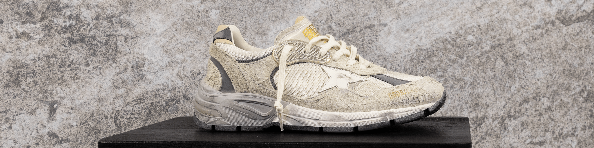 Order Golden Goose men s sneakers online at Eleganza Eleganza