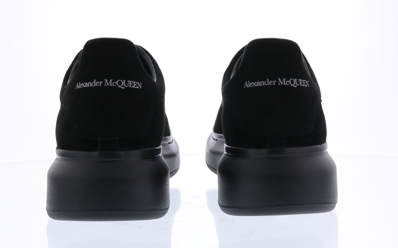 Alexander McQueen Men Oversized sneaker black suede Eleganza