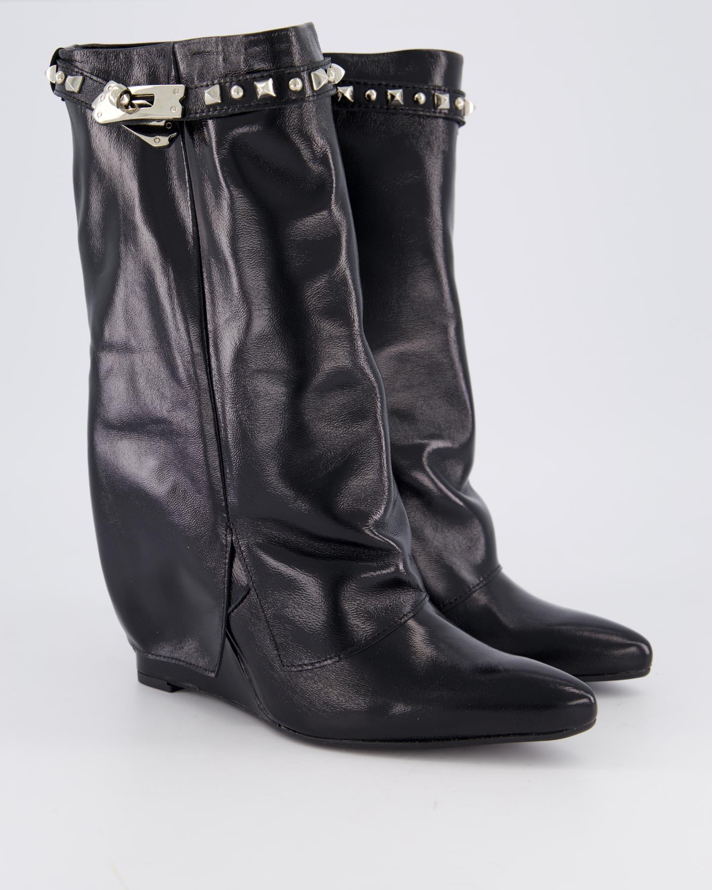 Dames Studded Shiny Leather Wedge