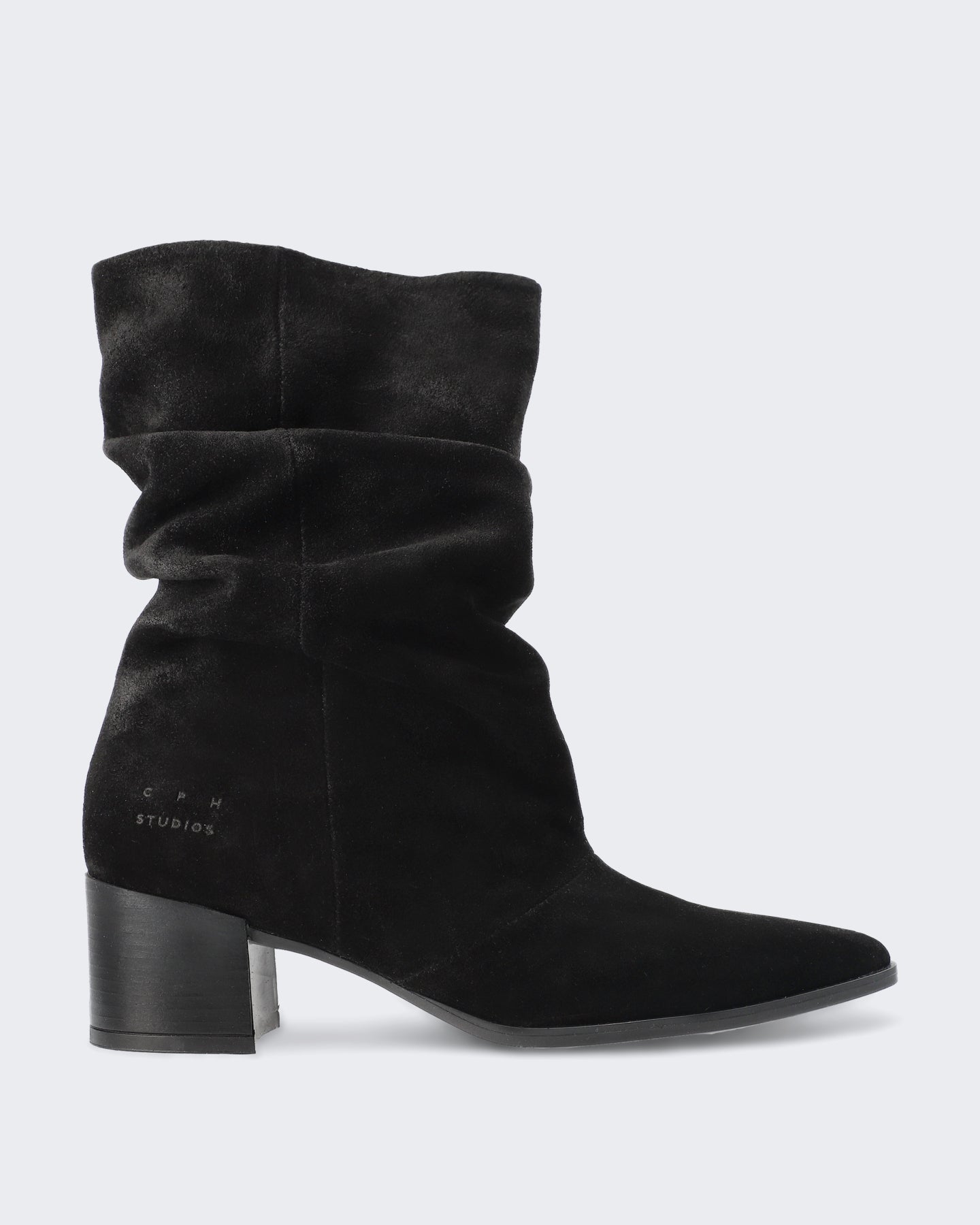 Copenhagen Studios Dames Suède schoen in strak zwart - Eleganza.nl
