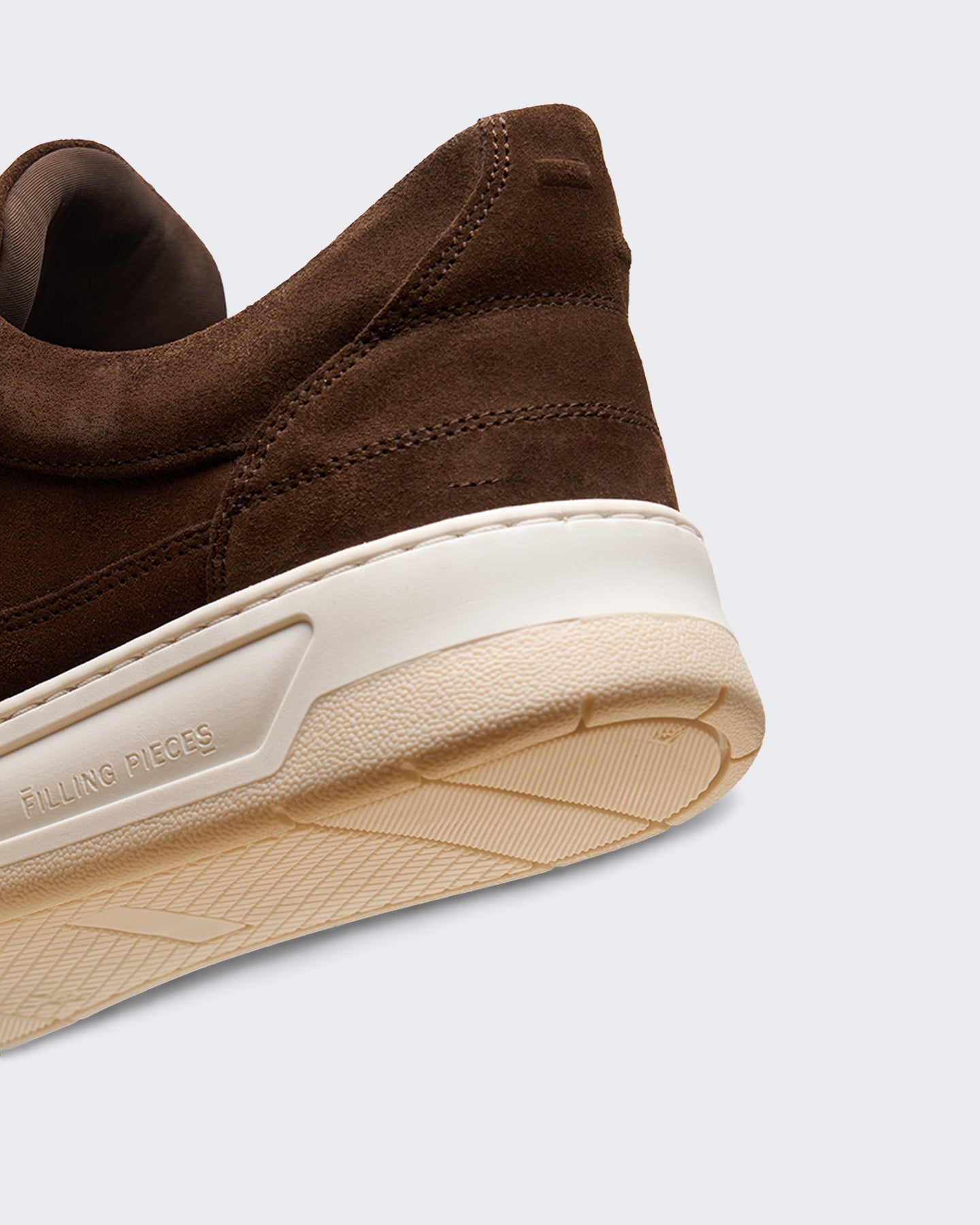 Filling Pieces Heren Low Vise suède sneaker in Chocoladebruin - Eleganza.nl