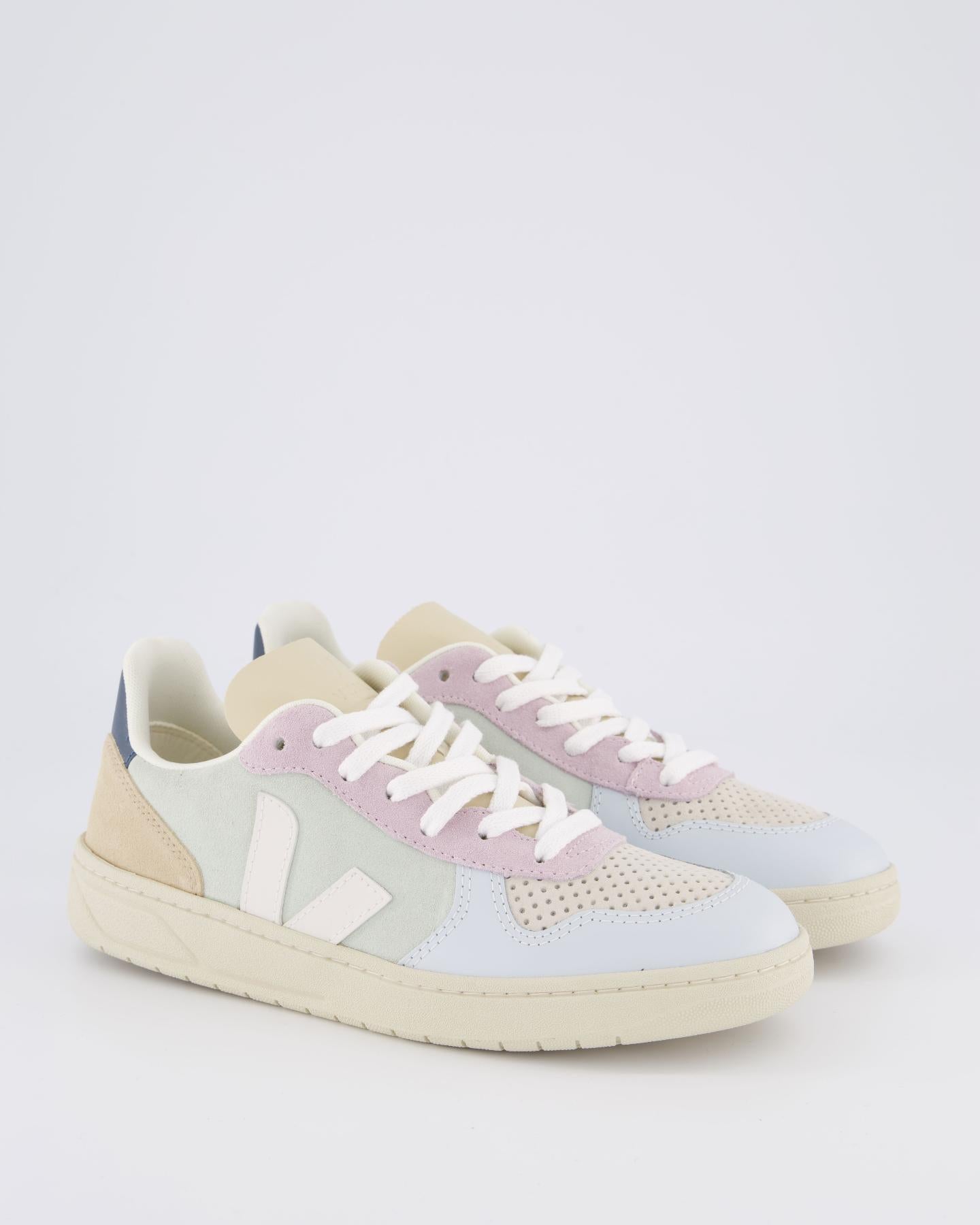 Women V-10 Suede sneaker pastel blue